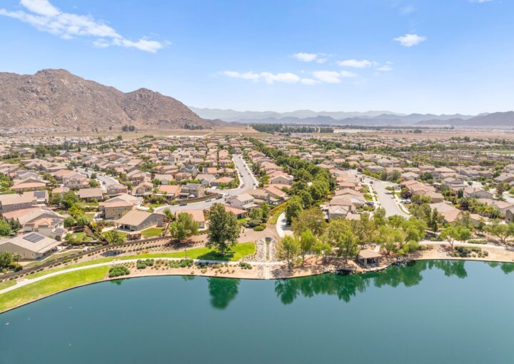 Handle Multiple Offers on Your Home